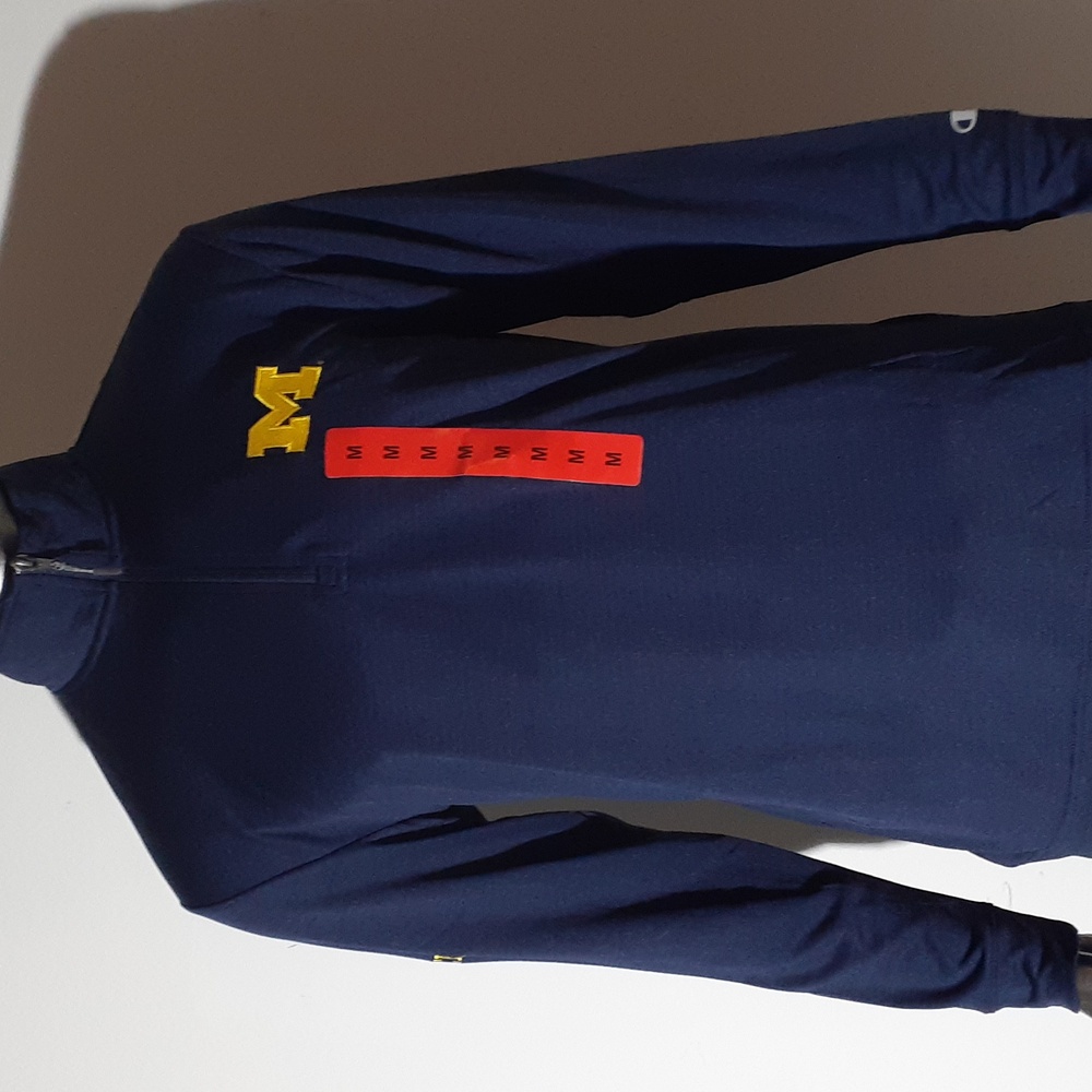 NWT Champion Michigan Wolverines Long Sleeve 1/4 Zip Pullover